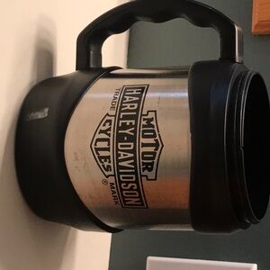 Harley-Davidson 52oz. Insulates Chug a mug with handle. Like NEW condition.